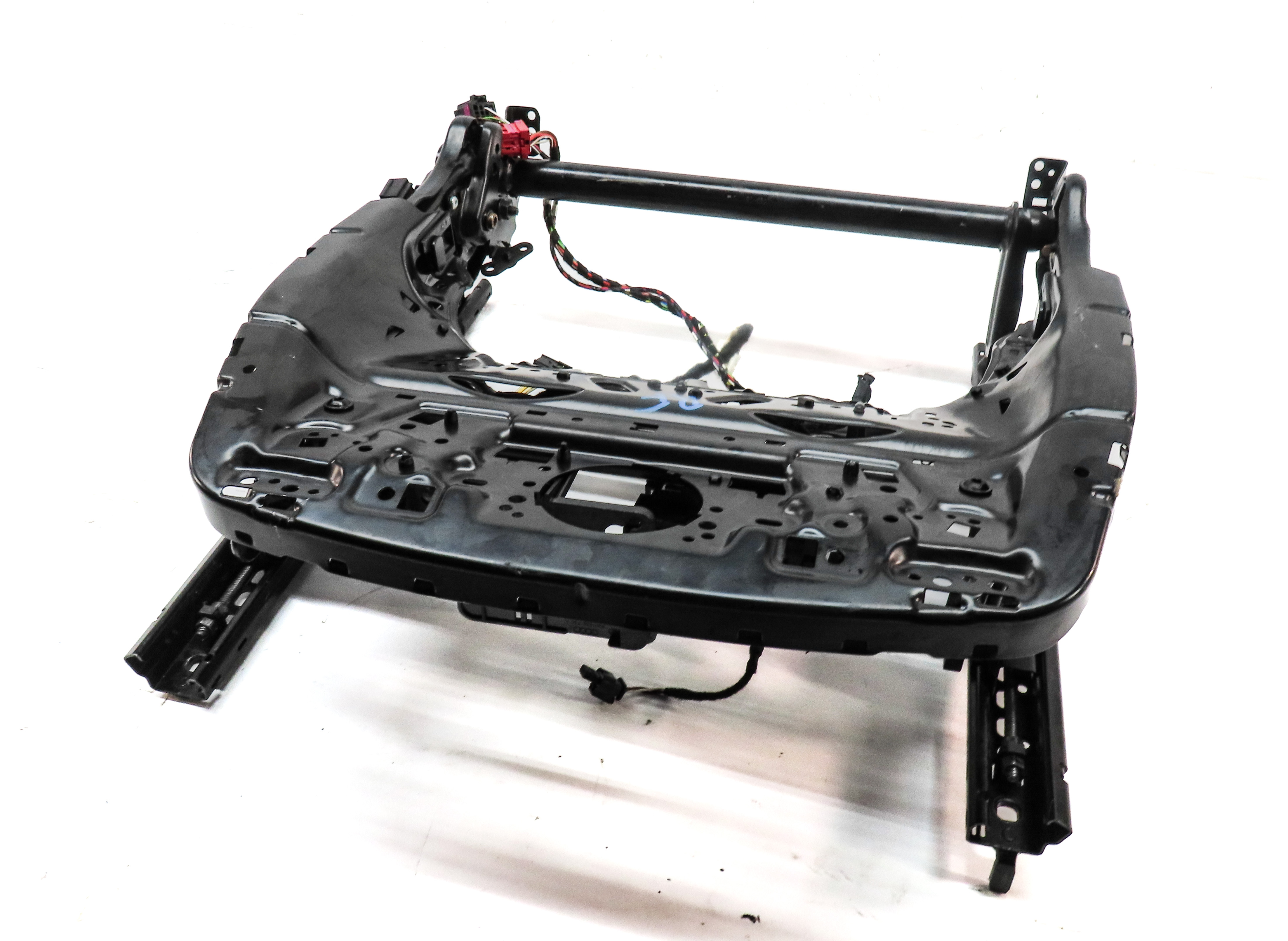 2017-2020 AUDI Q7 (4M) RIGHT FRONT PASSENGER SEAT TRACK w/ MOTORS (VENTED) — exact item pictured
